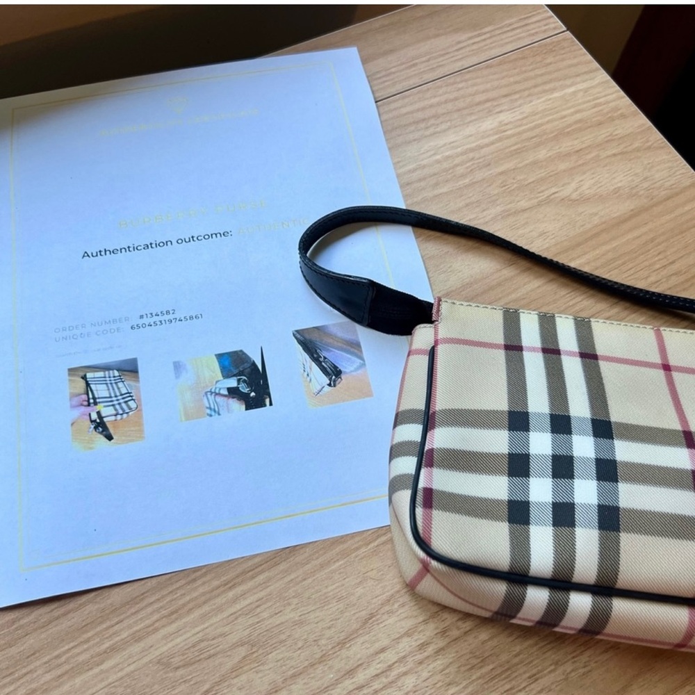 Burberry London Mini Pochette - NOVA CHECK
Vintage Shoulder Bag - Picture 15 of 16